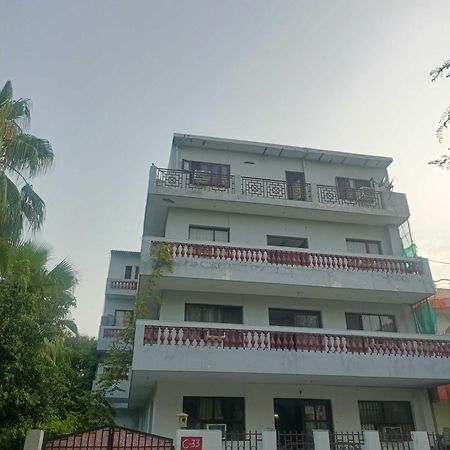 Hotel OYO 90997 Metro View Residency Noida Esterno foto