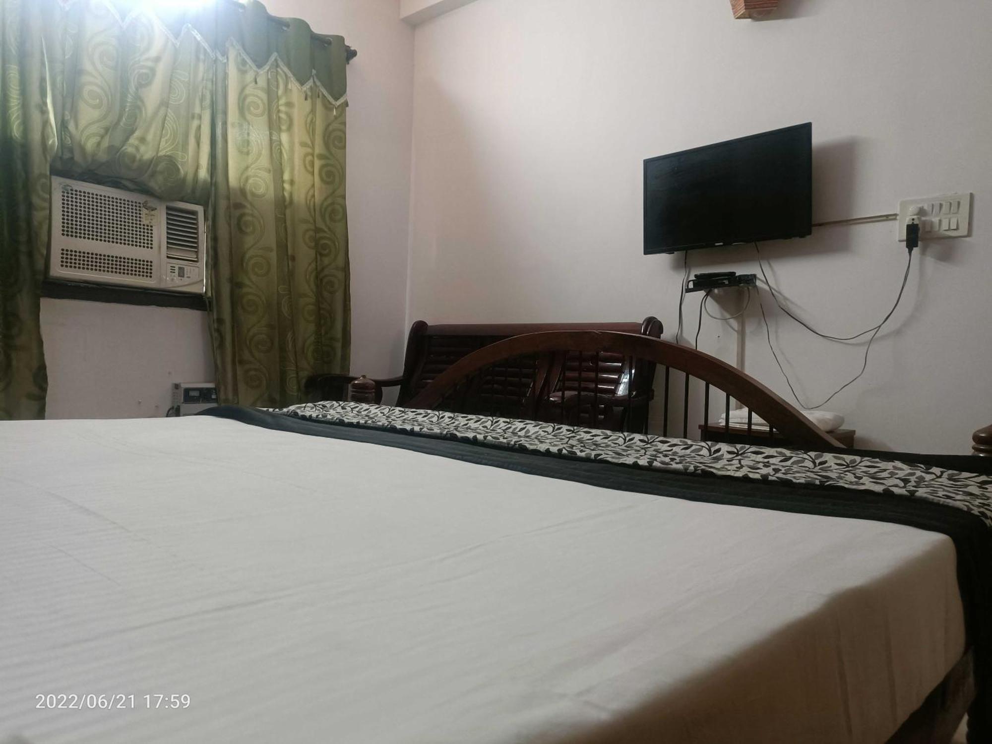 Hotel OYO 90997 Metro View Residency Noida Esterno foto