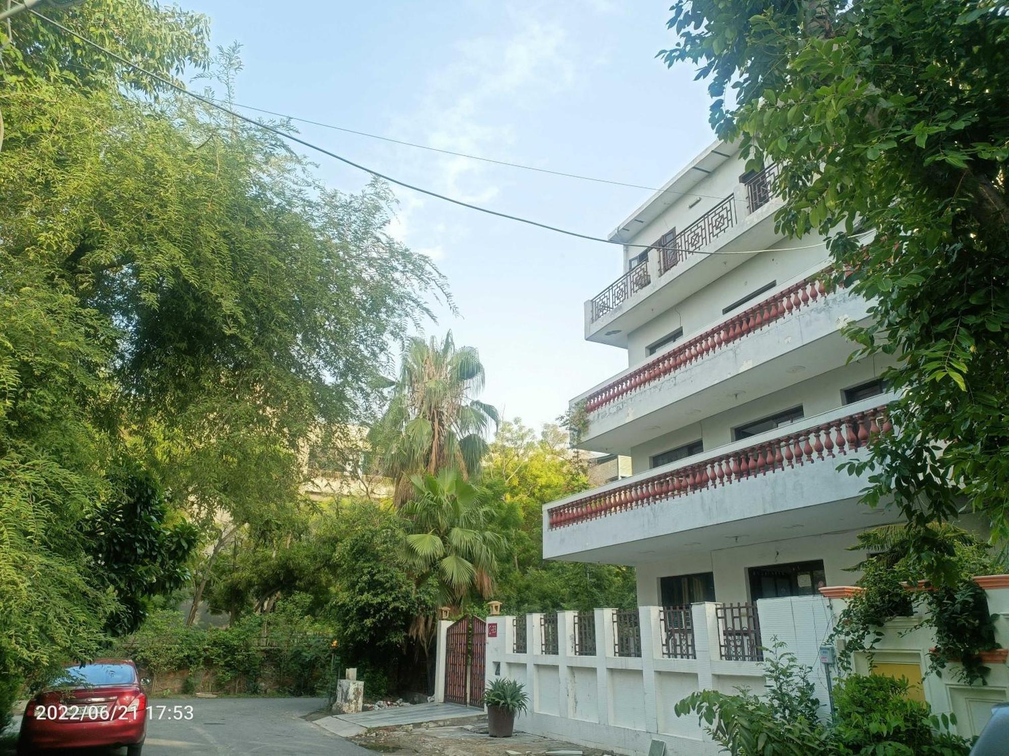 Hotel OYO 90997 Metro View Residency Noida Esterno foto