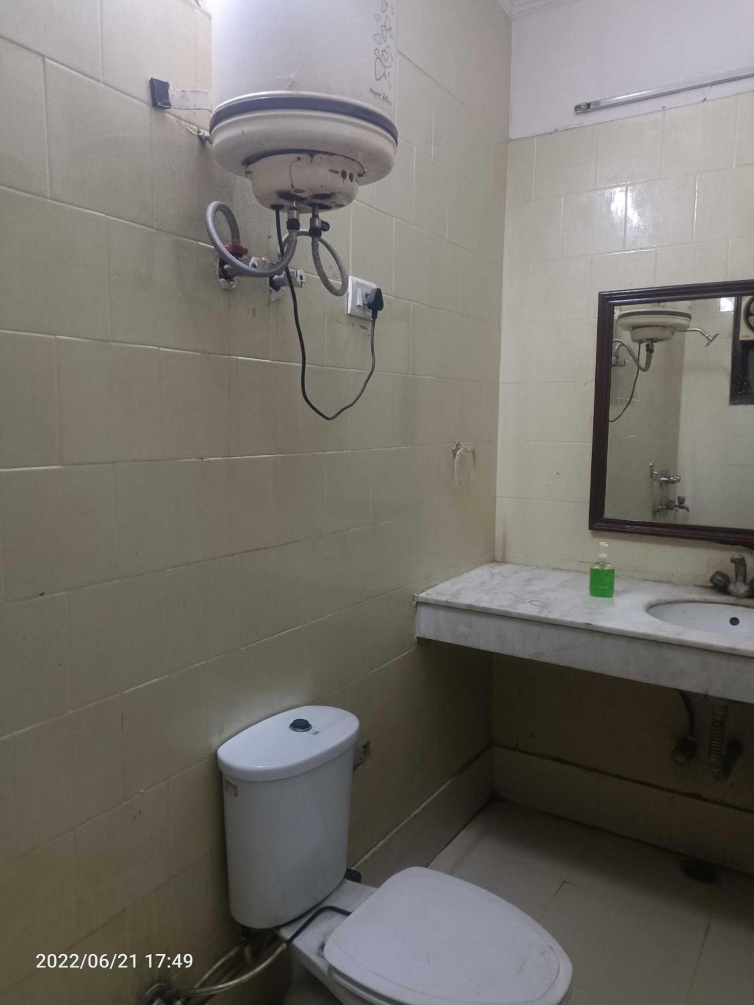 Hotel OYO 90997 Metro View Residency Noida Esterno foto